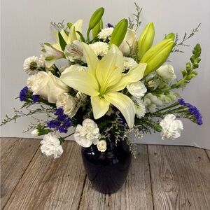 Elegant Floral Arrangement in Black Vase